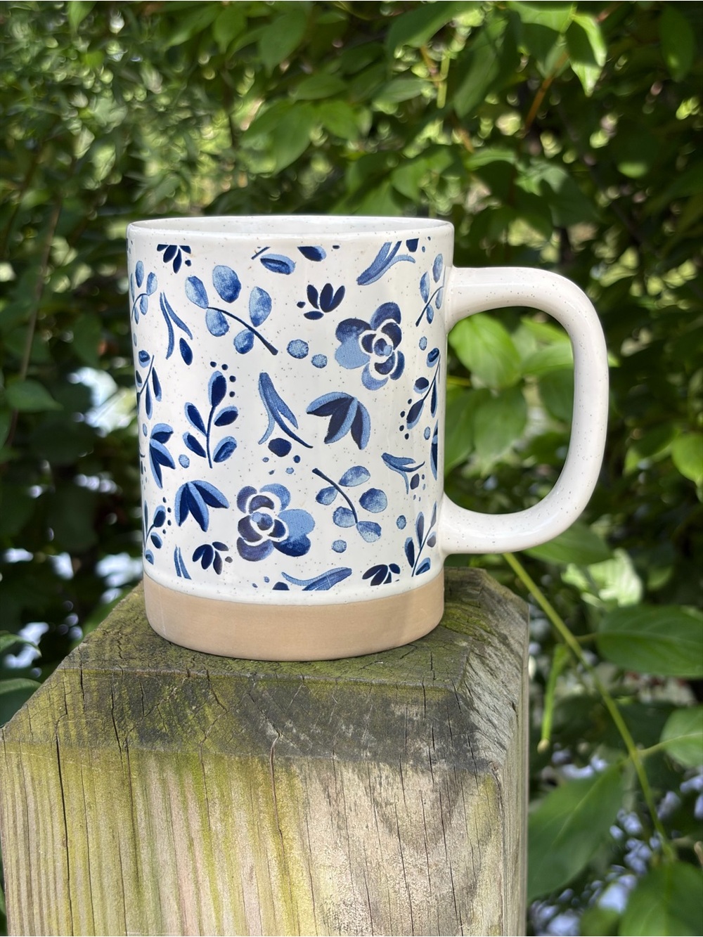 Potter's Corner White/Blue Speckled Ceramic Coffee/Tea Mug. Floral Pattern.